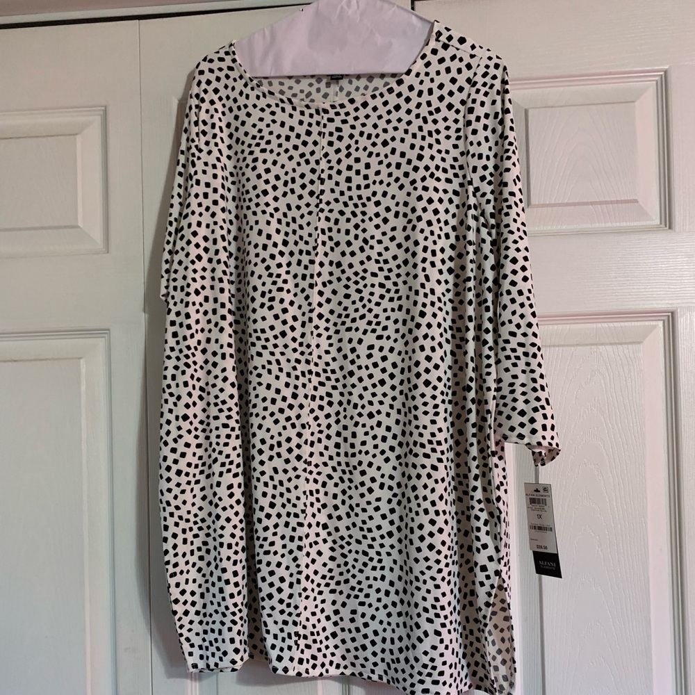 Alfani NWT Black and White Long Sleeve blouse